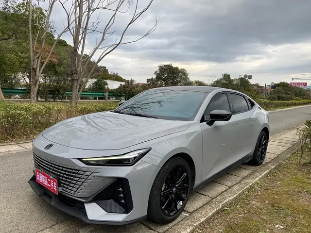 Changan UNI-V 2023 1.5T Luxury Edition