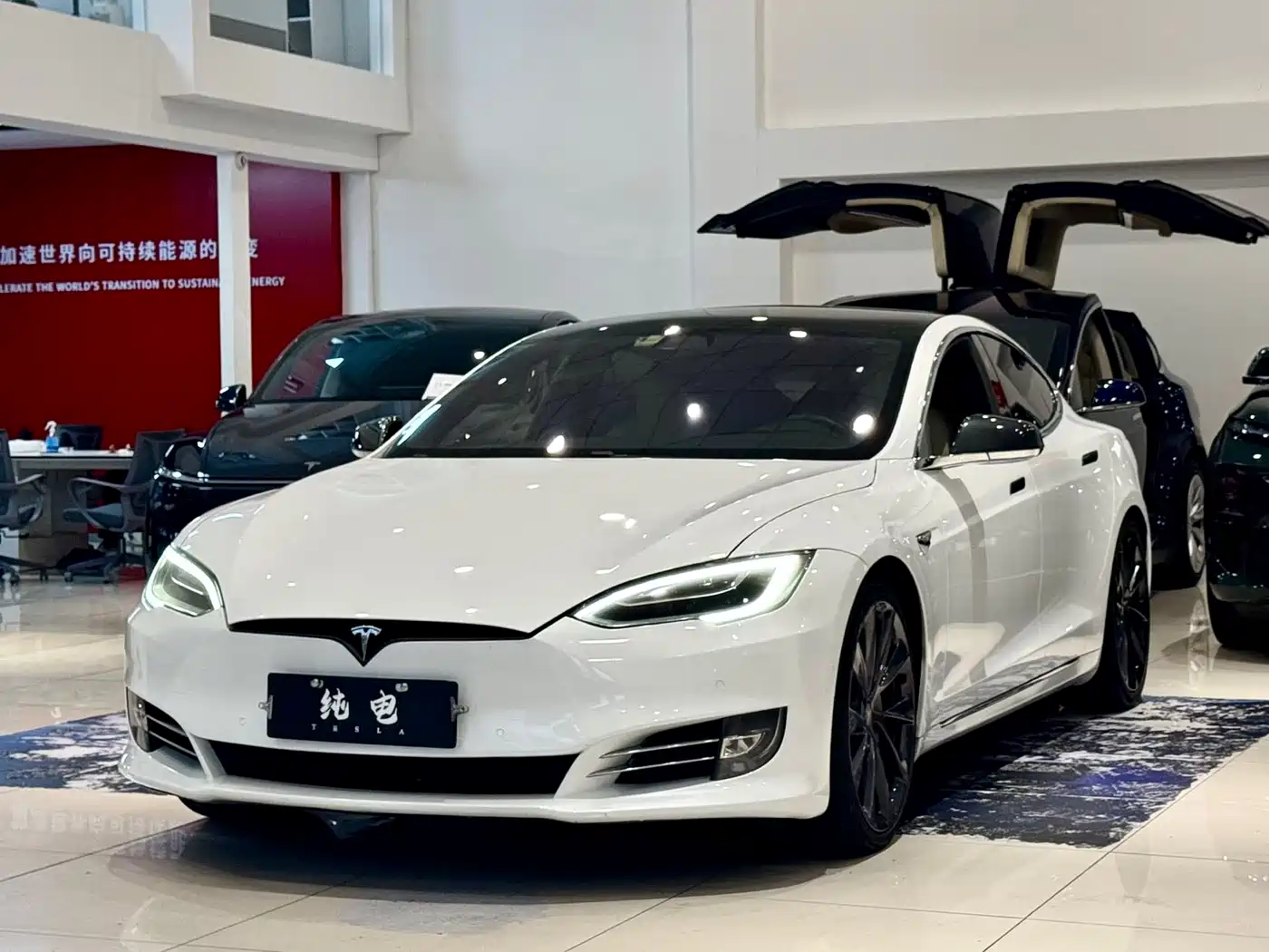 Tesla Model S 2019 Long Range Version