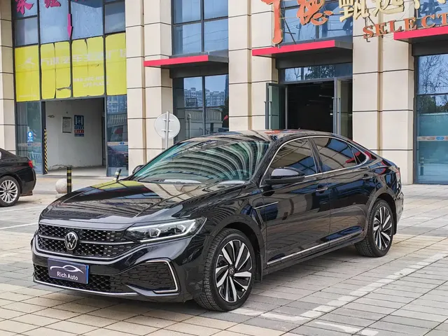 Volkswagen Passat 2022 330TSI Starlight Luxury Edition