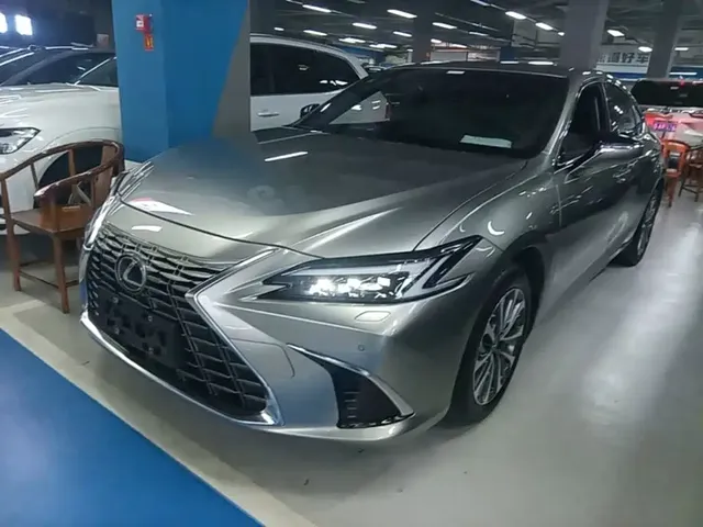 Lexus ES 2025 200 Ultimate Edition