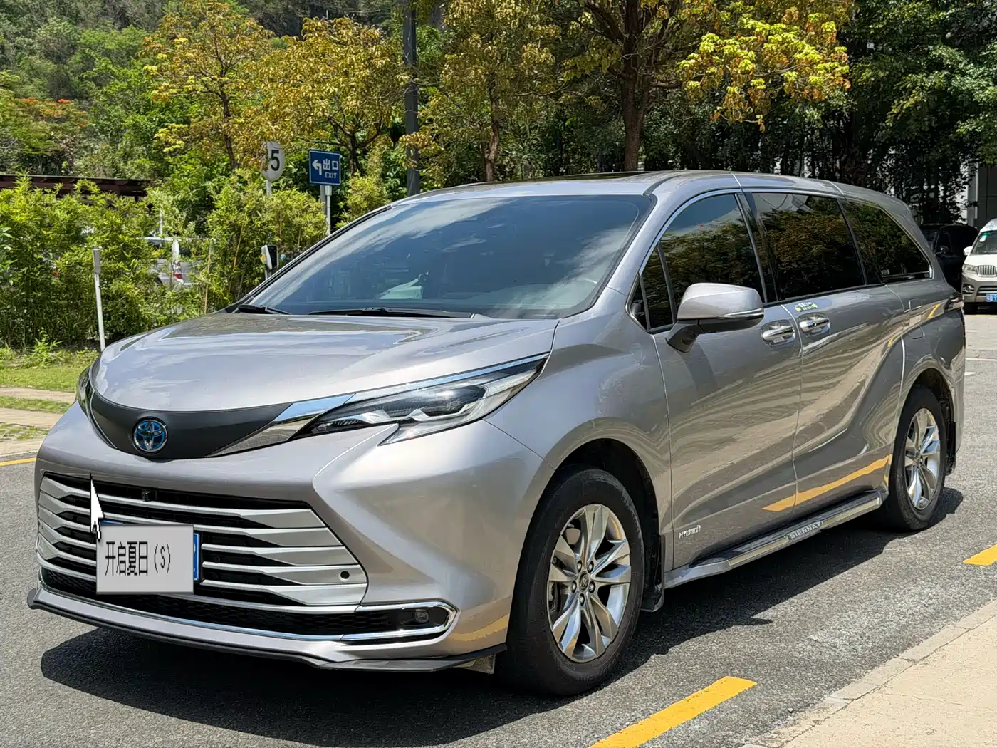 Toyota Sienna 2023 2.5L Hybrid Comfort Edition