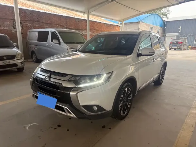 Mitsubishi Outlander 2019 2.4L 4WD Deluxe Edition 5-seater China V