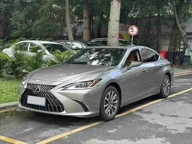 Lexus ES 2022 300h Excellence Edition