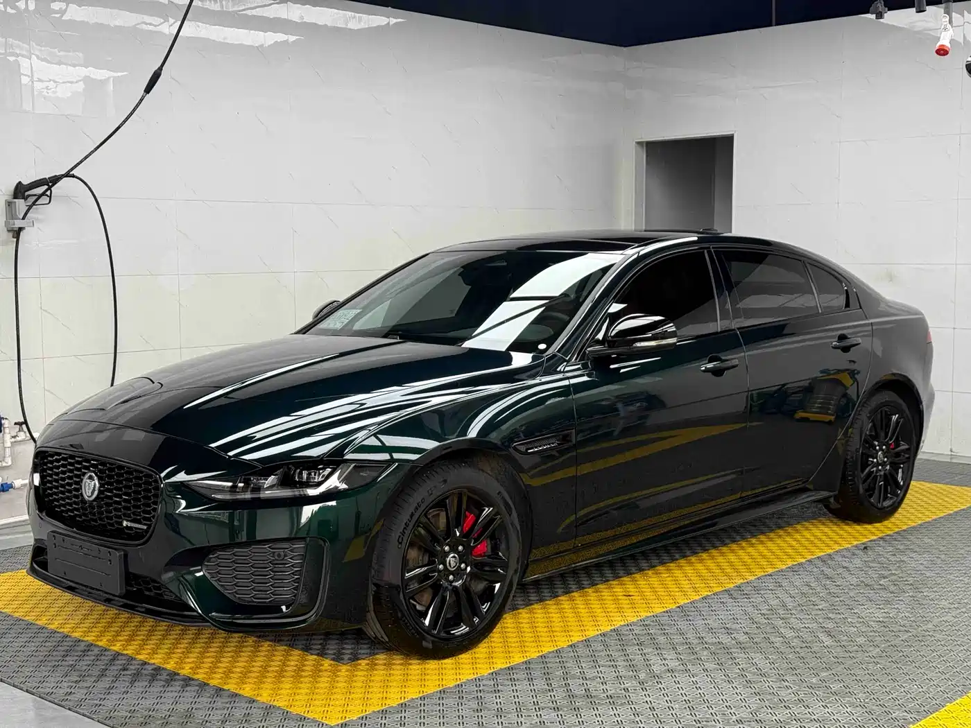 Jaguar XEL 2024 Model 2.0T 250PS R-DYNAMIC S Gloss Black Sport Edition