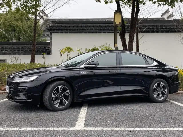 Lincoln Z 2022 Model iCool Premium Edition