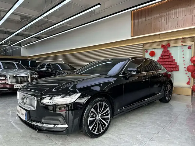 Volvo S90 2024 B5 Momentum Luxury Edition