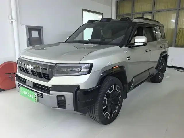 Fang Cheng Bao Leopard 8 2025 Zhiyong Flagship 7-Seater
