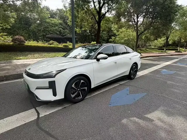 Geely Galaxy L6 2025 EM-i 140km Starship Edition