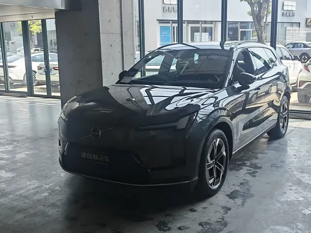 Volvo XC70 Plug-in Hybrid 2026 AWD Extended Range Core