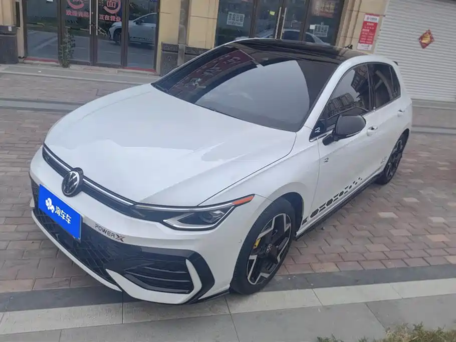 Volkswagen Golf 2025 300TSI R-Line