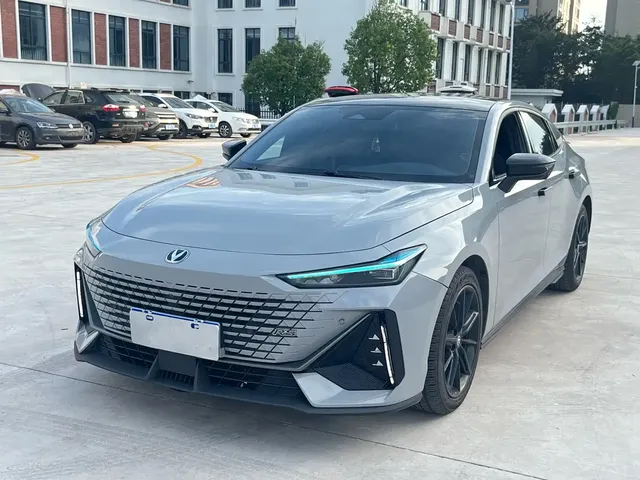 Changan UNI-V 2023 1.5T Luxury Edition
