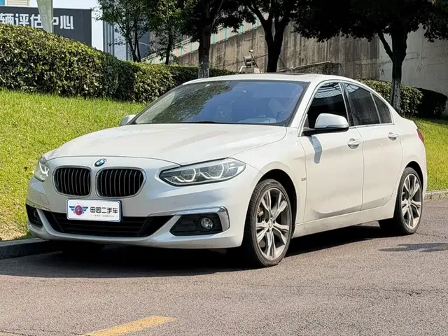 BMW 1 Series 2018 120i Design Package