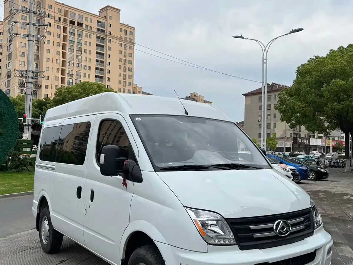 SAIC Maxus Xintu V80 2023 2.0T AMT Classic Aoyun Power Edition Short Wheelbase Ultra-low Roof 5/6 Seats