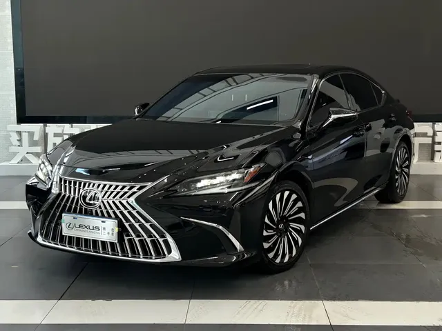Lexus ES 2022 300h Silver Limited Edition