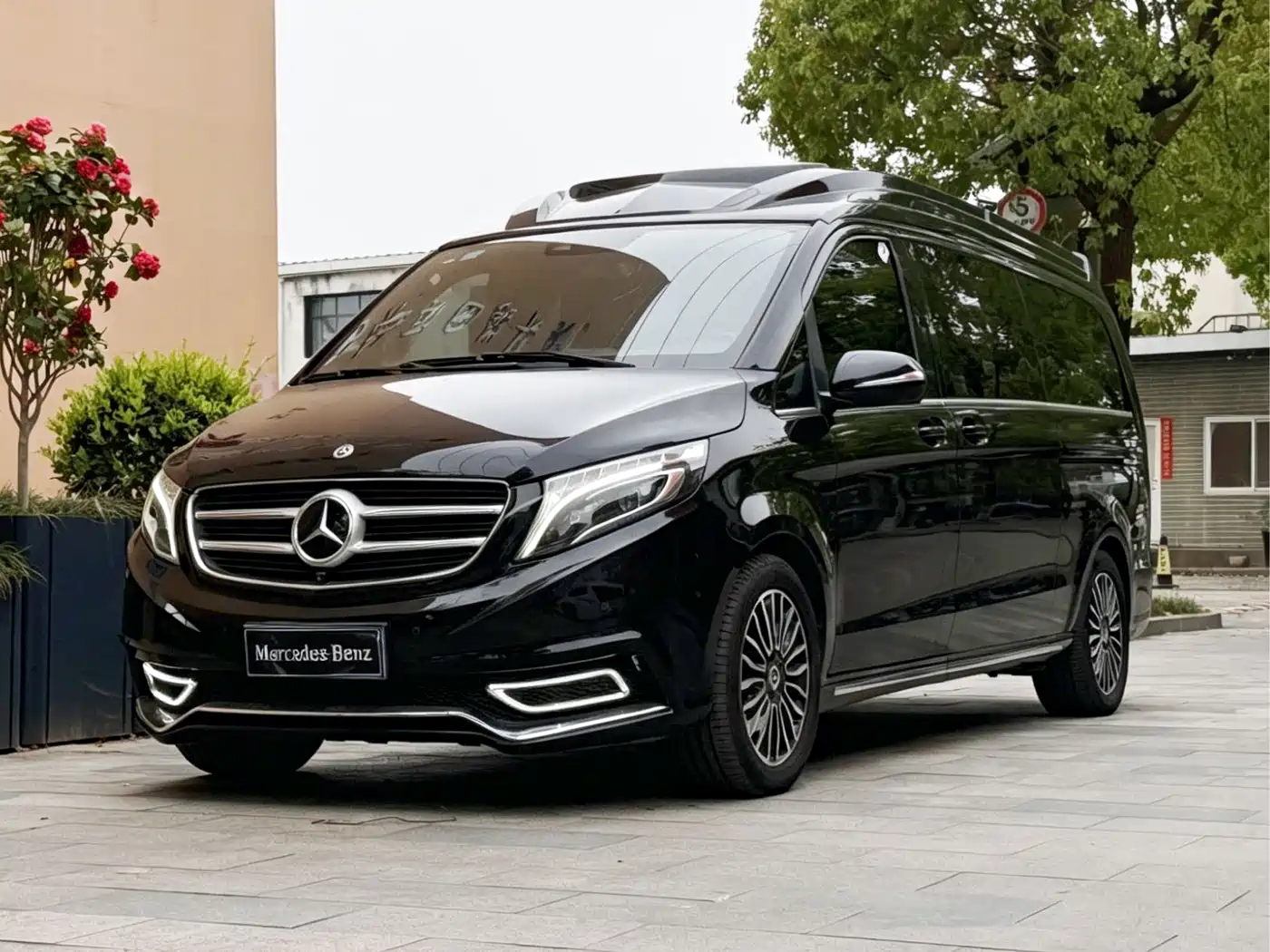 Mercedes-Benz V-Class 2018 V 260 L Premium Long Wheelbase Edition China VI
