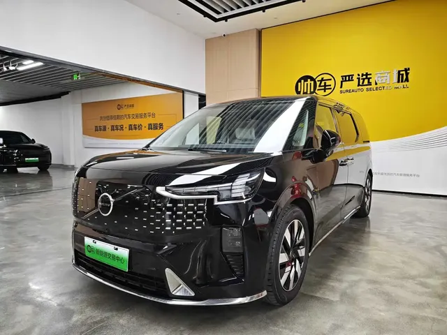 Volvo EM90 2025 Ultra Six-Seater