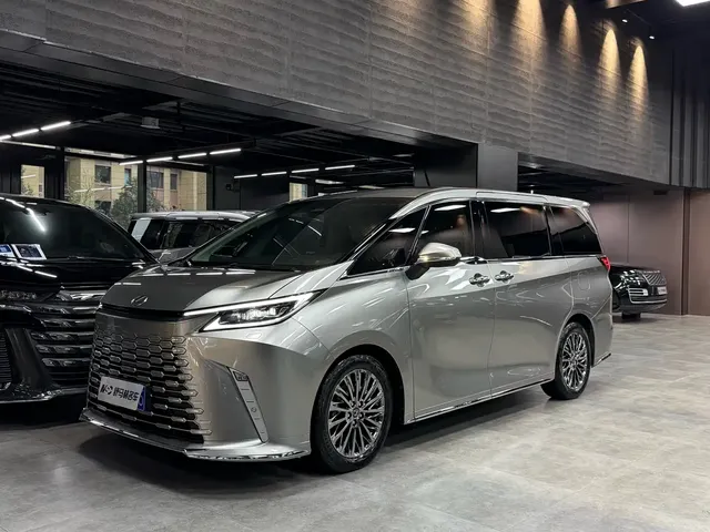 Lexus LM 2025 Model 500h Six-Seater Prestige Edition