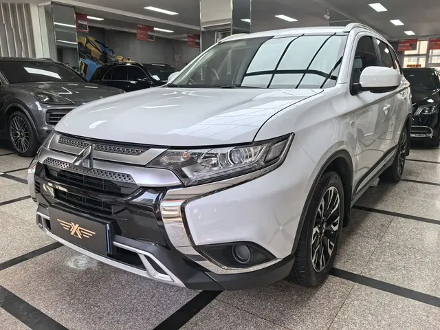 Mitsubishi Outlander 2020 2.0L 2WD Premium 5-seater