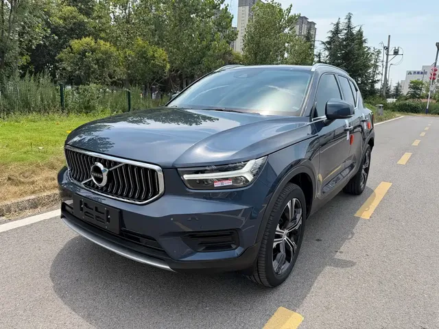 Volvo XC40 2022 Model T4 AWD Smart Vision Luxury Edition