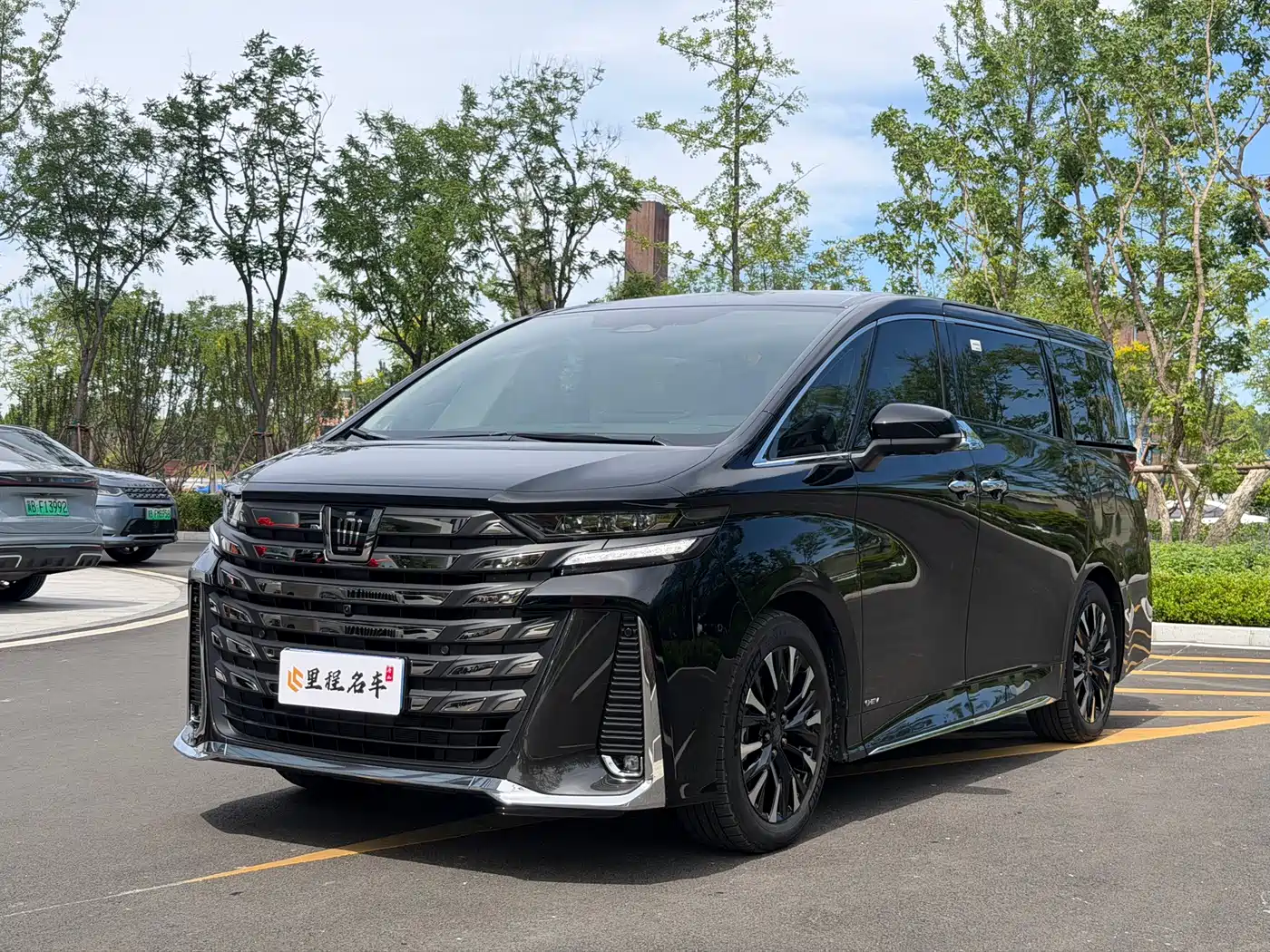 Toyota Vellfire 2025 Crown Hybrid 2.5L Ink Gold Executive Edition