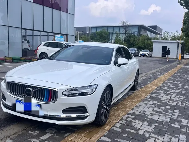 Volvo S90 2025 B5 Zhiyuan Luxury Edition