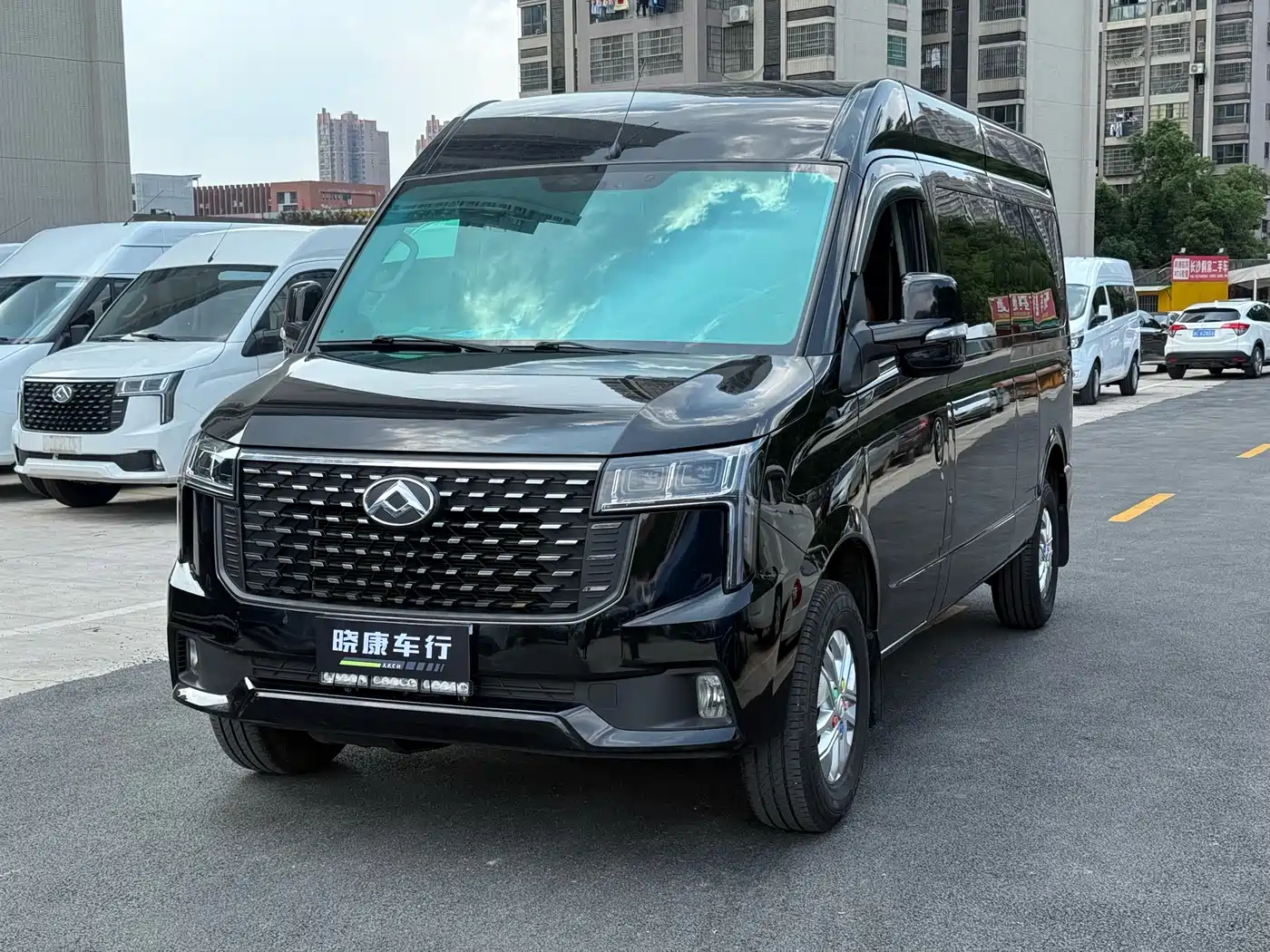 SAIC Maxus Xintu V80 2024 Model PRO Business 6AMT Long Wheelbase Medium Roof 147Ps 9-seater Three-row Non-commercial