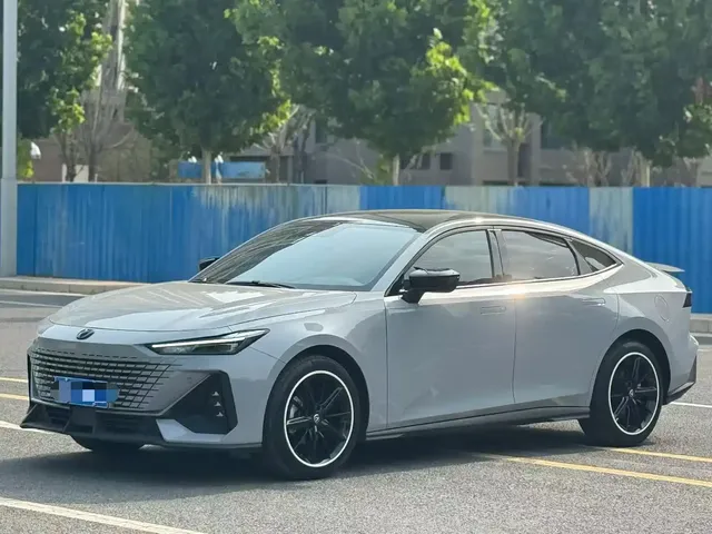 Changan UNI-V 2023 1.5T Luxury Edition