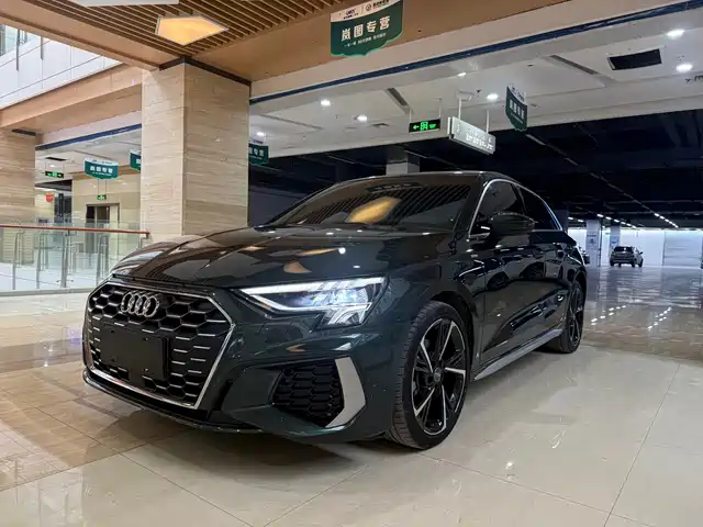 Audi A3 2022 Sportback 35 TFSI Luxury Sport