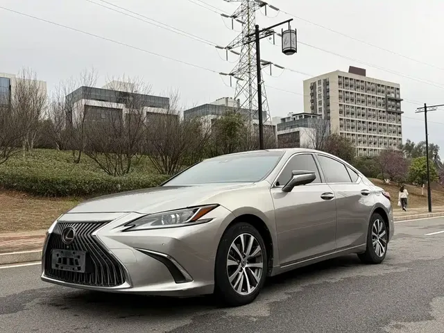 Lexus ES 2018 200 Excellence Edition China V
