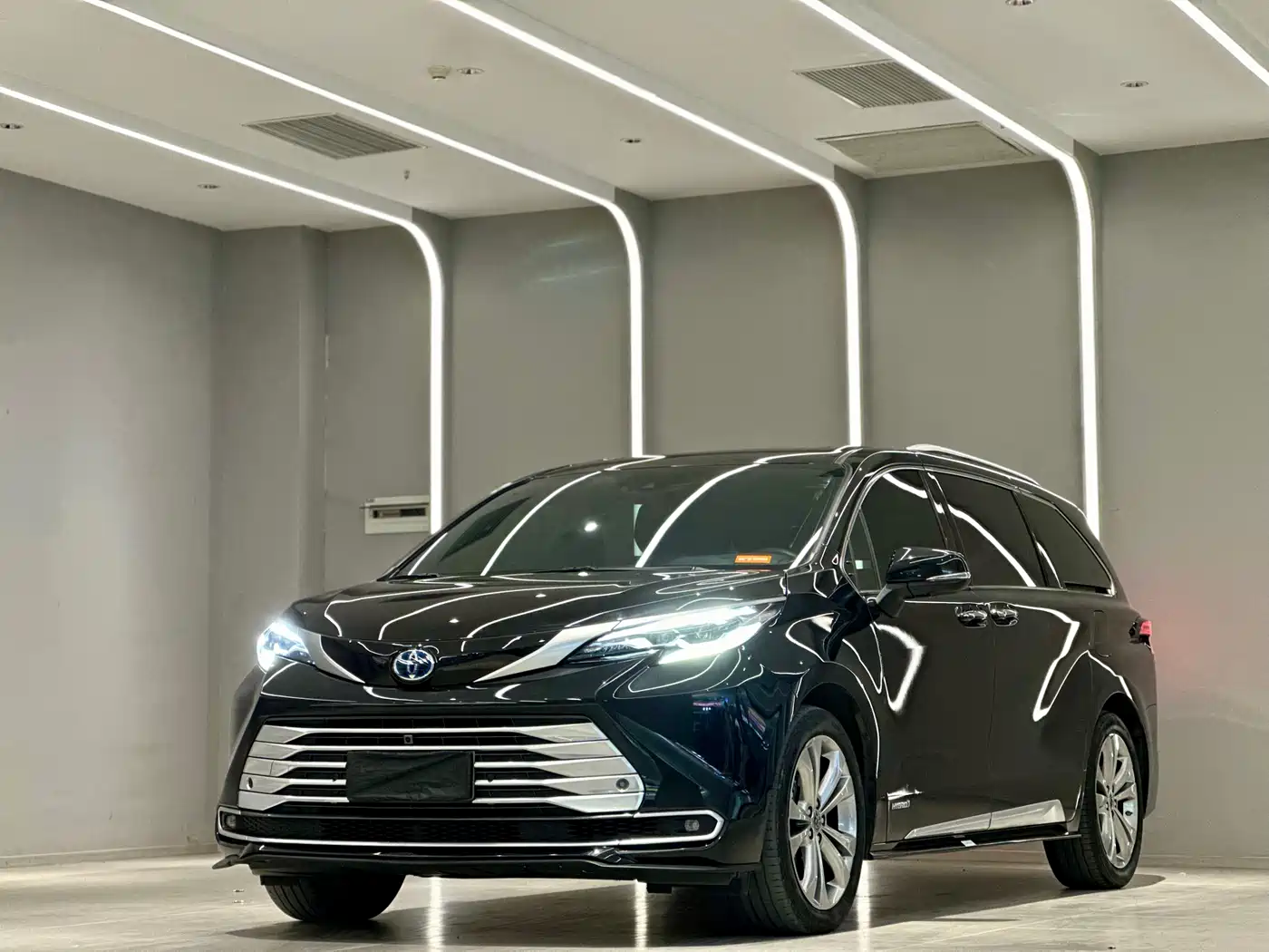 Toyota Sienna 2023 2.5L Hybrid Platinum Edition