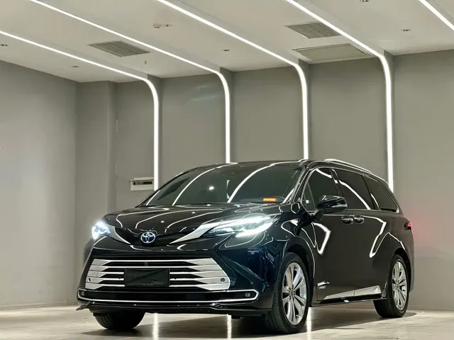 Toyota Sienna 2023 2.5L Hybrid Platinum Edition