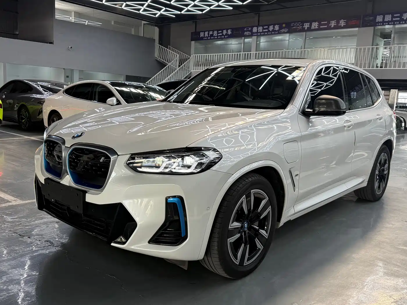 BMW iX3 2022 Leading Edition