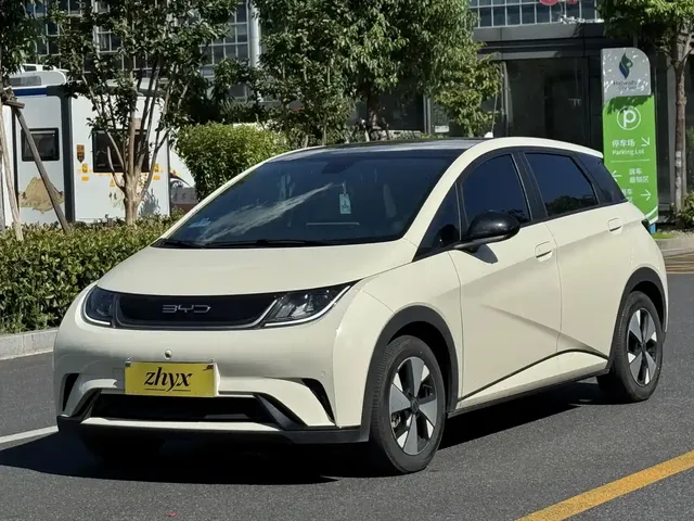 BYD Dolphin 2023 420km Fashion Edition
