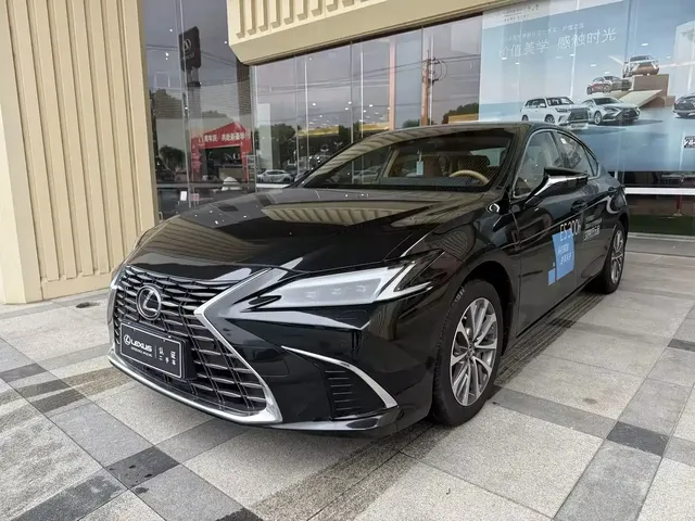 Lexus ES 2025 200 Ultimate Edition