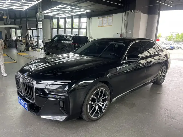 BMW 7 Series 2023 Model 735Li M Sport Package