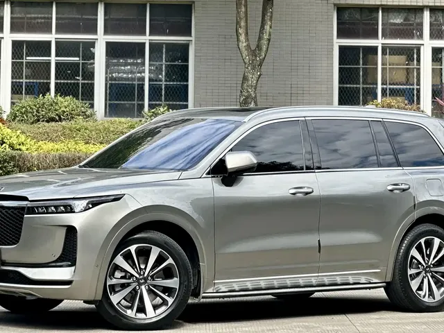 Li Auto Li ONE 2020 Extended Range 6-seater