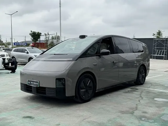 Li Auto MEGA 2024 Ultra