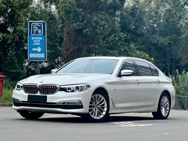 BMW 5 Series 2018 525Li Luxury Package