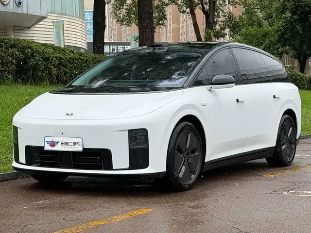 Li Auto Li i8 2025 Standard Edition