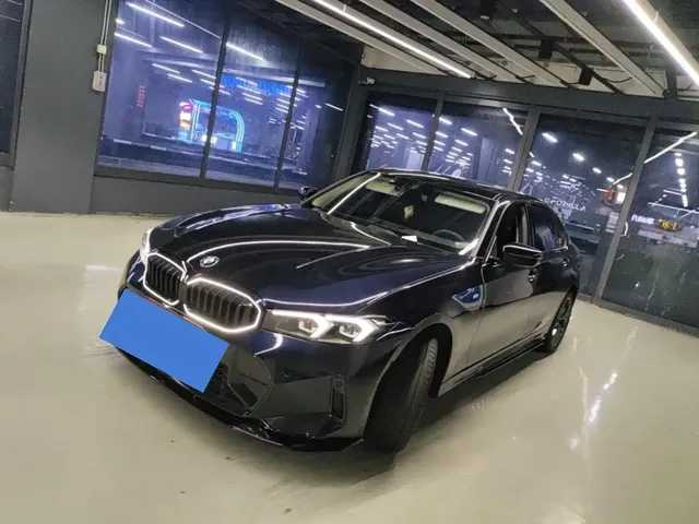 BMW 3 Series 2025 330Li M Sport Night Edition