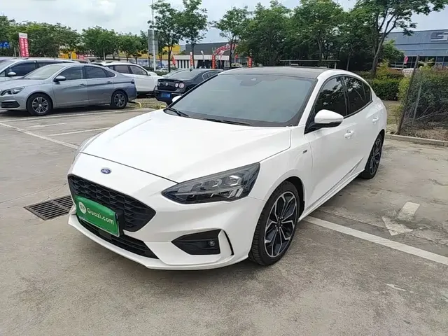 Ford Focus 2021 Sedan EcoBoost 180 Auto ST Line