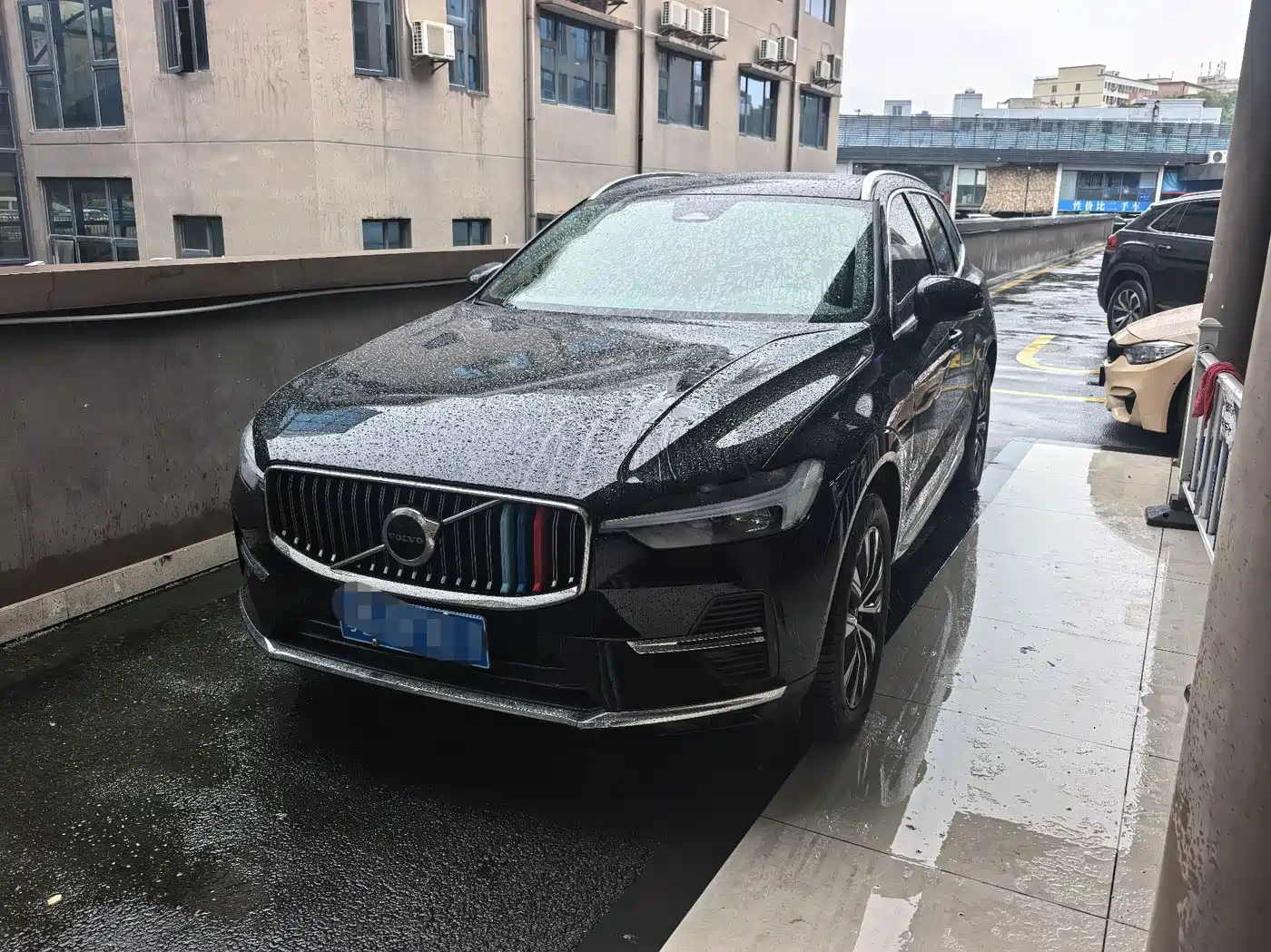 Volvo XC60 2024 B5 AWD Zhiyuan Luxury Edition