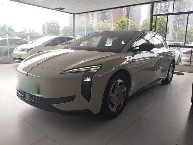 Hongqi EH7 2025 690 Smart Selection Edition
