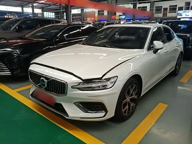 Volvo S60 2025 B4 Smart Luxury Edition