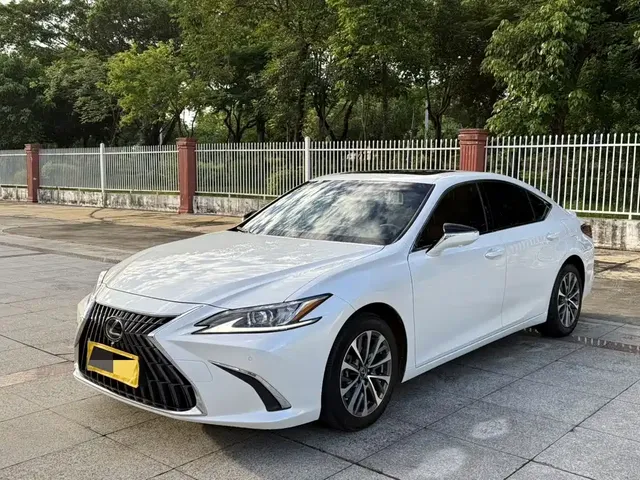 Lexus ES 2022 300h Excellence Edition