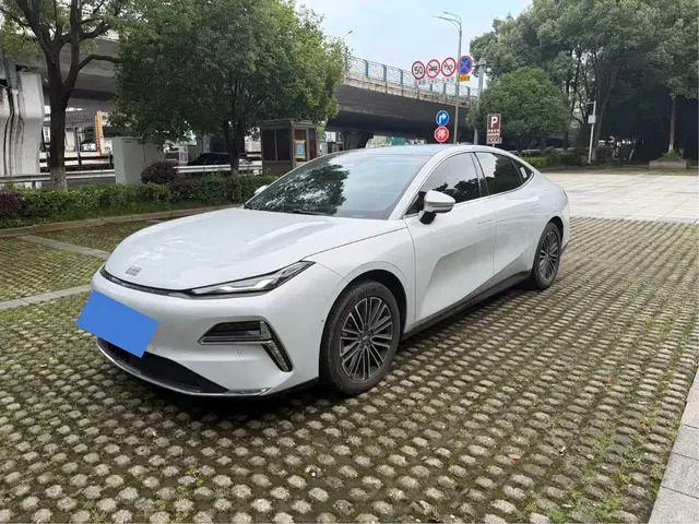 Geely Galaxy Xingyao 8 2025 130km EM-i Premium Edition
