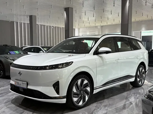 Dongfeng Yipai eπ008 2025 210Ultra Range Extender 5-Seater