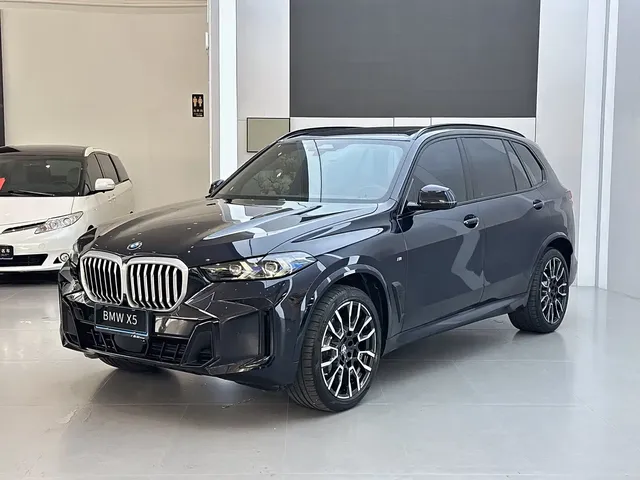 BMW X5 2023 xDrive 40Li M Sport Black Night Package