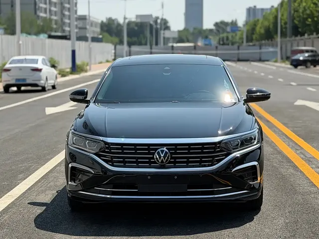 Volkswagen Passat 2023 330TSI Luxury Edition