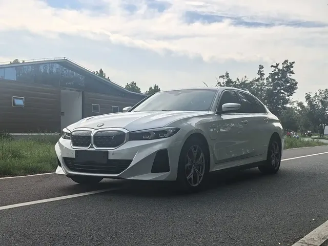 BMW i3 2022 eDrive 35 L